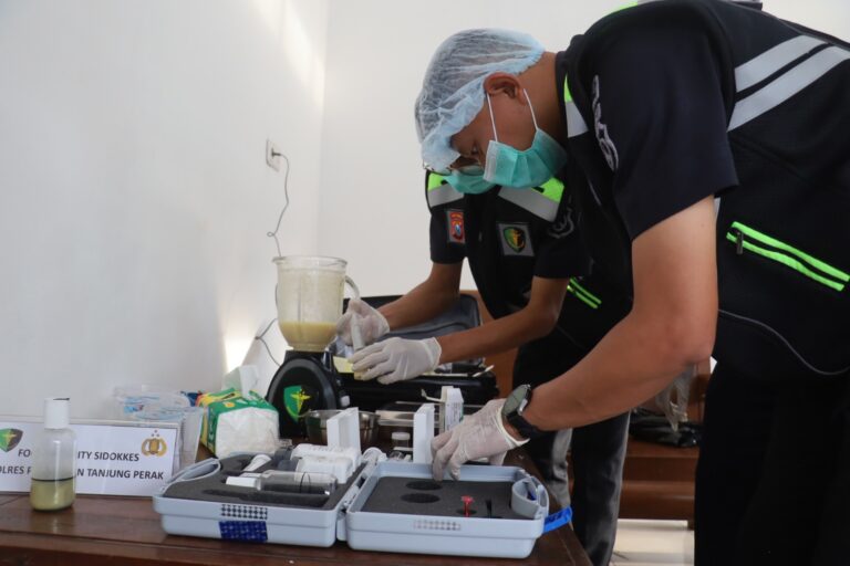 Polres Pelabuhan Tanjungperak Laksanakan Uji Food Safety di SPPG Pastikan Gizi dan Keamanan Pangan Terjamin*