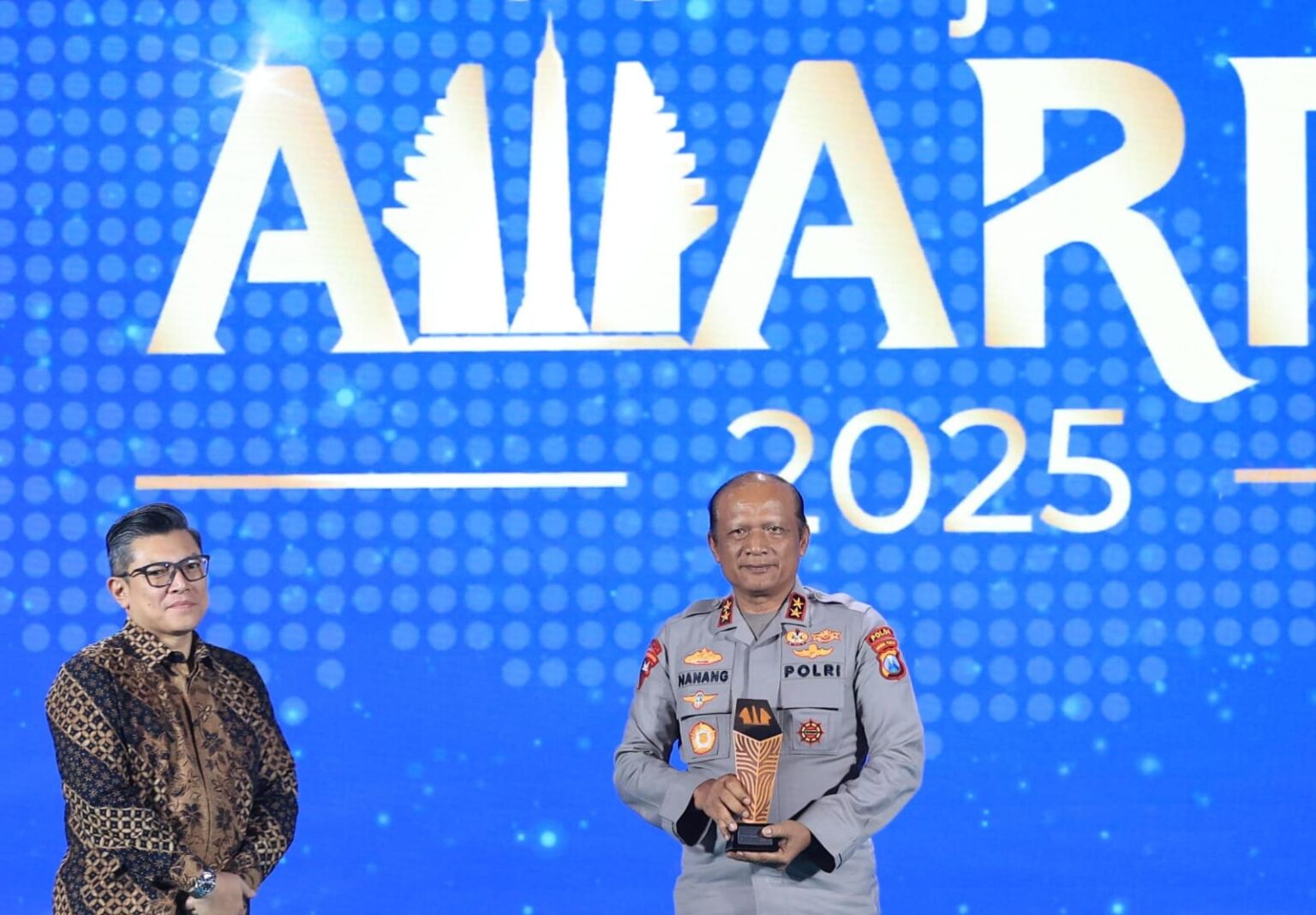 Kapolda Jatim Terima Penghargaan Penggerak Pangan, Sukses Ubah Ribuan Hektar Lahan Tidur Menjadi Produktif*