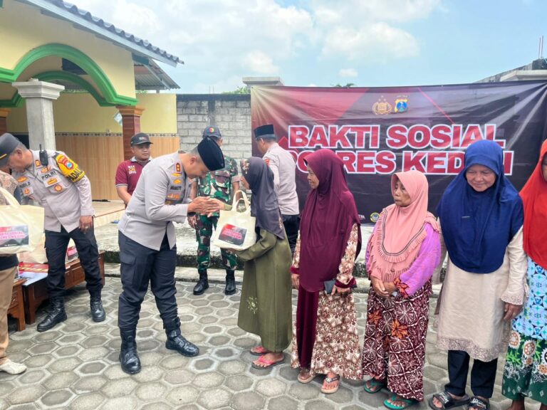 Gelar Baksos, Kapolres Kediri Serahkan Bantuan Sumur Bor untuk Warga Babatan*