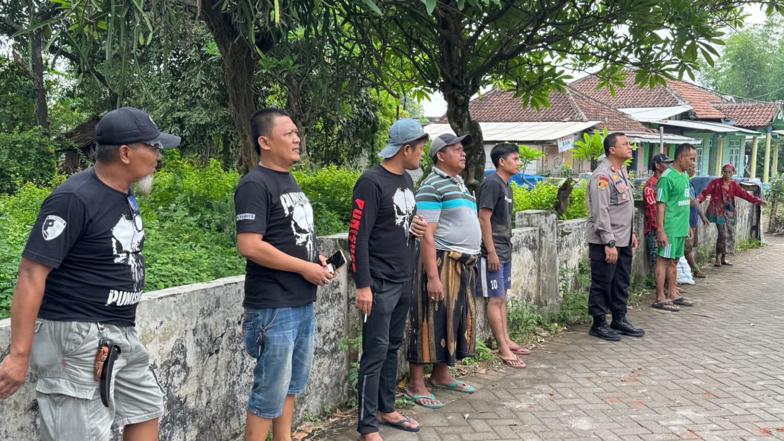 Kapolsek Kejayan Bersama Pemuda Punisher Gelar Bhakti Sosial Renovasi Mushola di Desa Kepuh